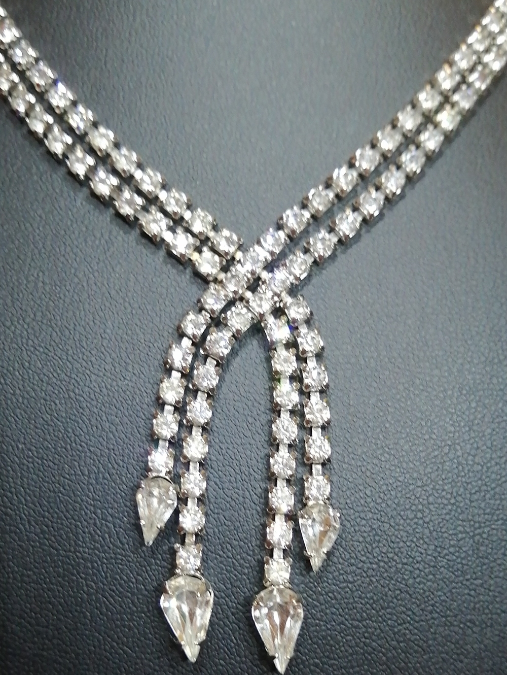 Coro Vintage Elegant Sparkling Crystals Y-Necklace 16" Long